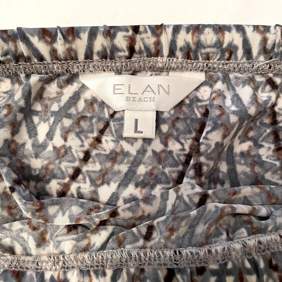 🦋3 for $21 🦋 Elan Beach sleeveless Large Romper. Elasticized at top & waist. - Picture 2 of 7